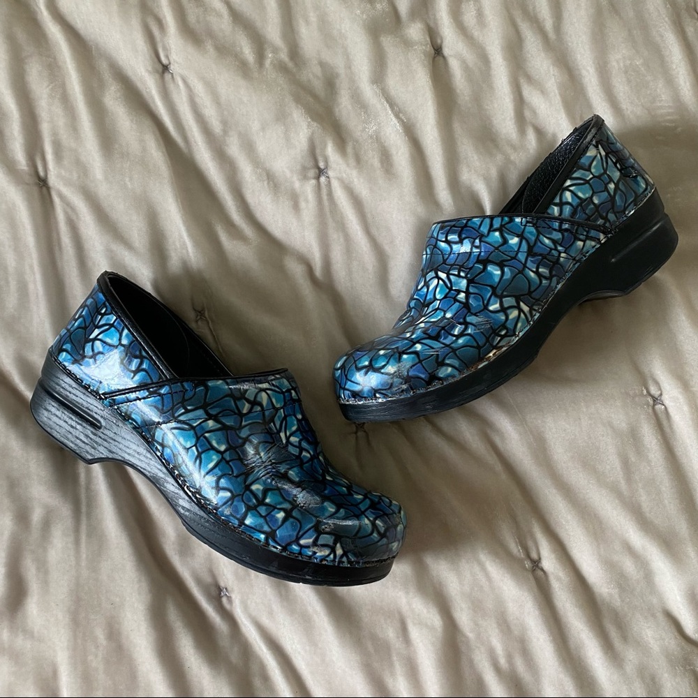 Dansko blue stained glass print leather professional slip on closed back clog 40
